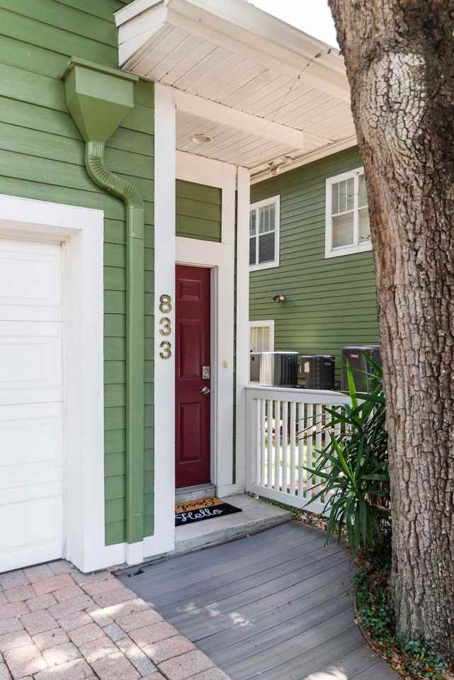 833 N Fern Creek Ave #201
