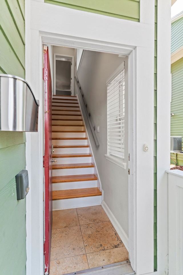 833 N Fern Creek Ave #201 - Photo 2 of 32