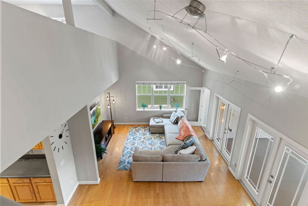 833 N Fern Creek Ave #201 - Photo 4 of 32