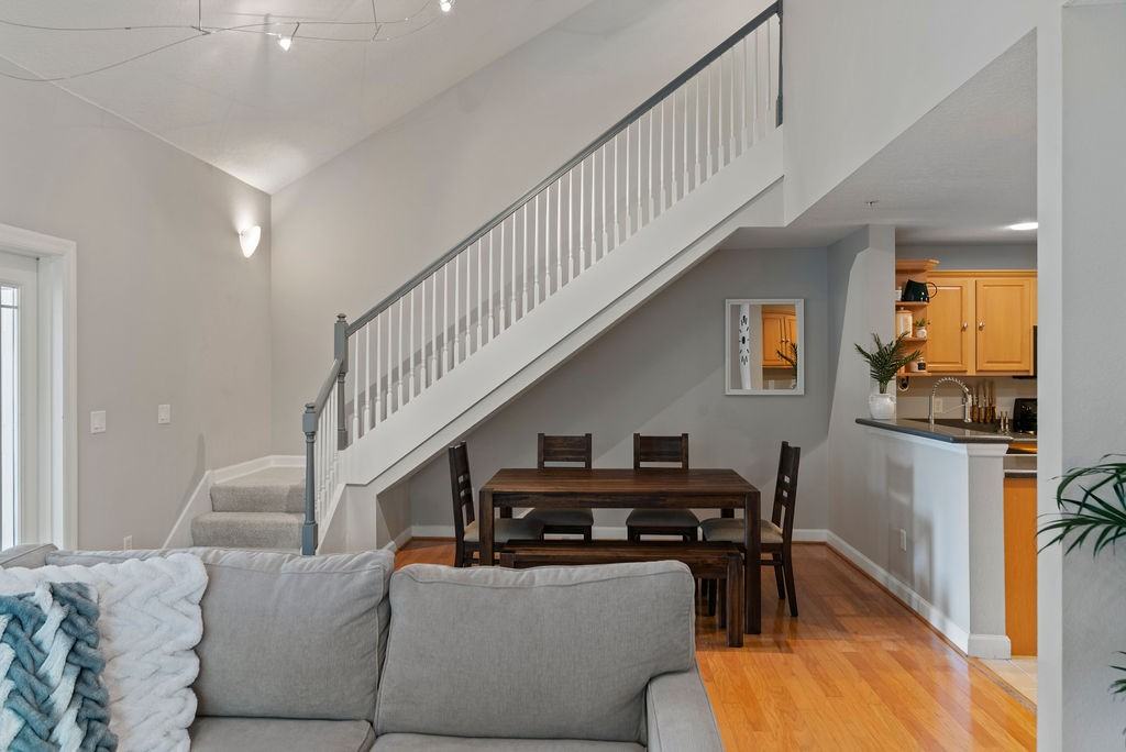 833 N Fern Creek Ave #201 - Photo 7 of 32
