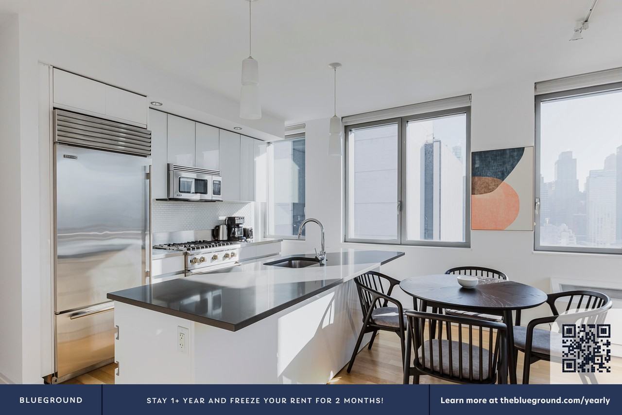 550 West 54th Street - Photo 7 of 37