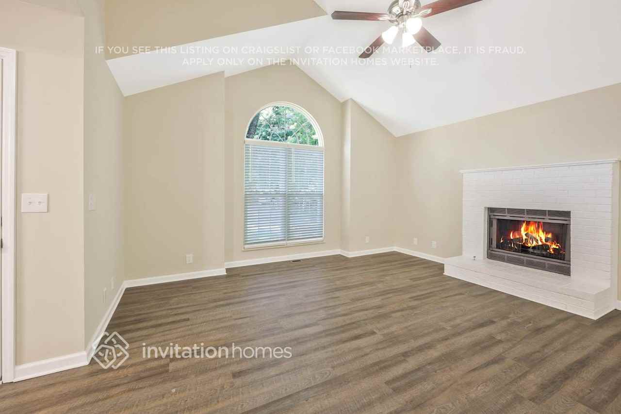 844 Rocky Mountain Pkwy - Photo 4 of 30