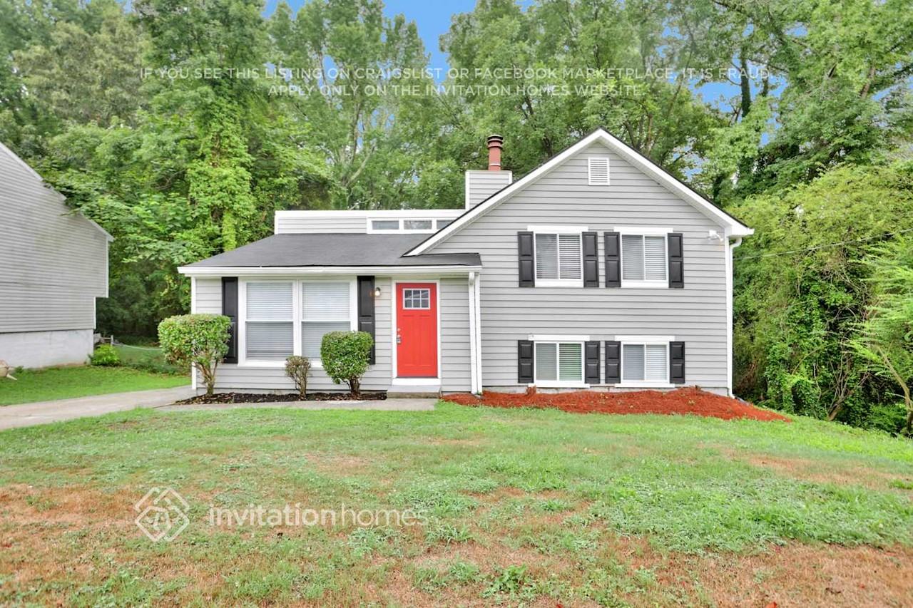 1217 Muirfield Dr - Photo 2 of 21