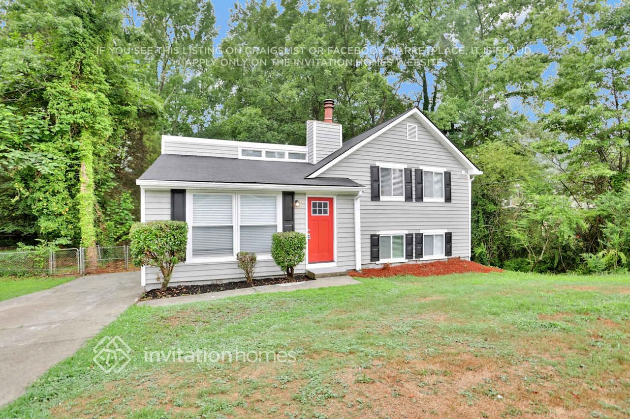 1217 Muirfield Dr - Photo 3 of 21