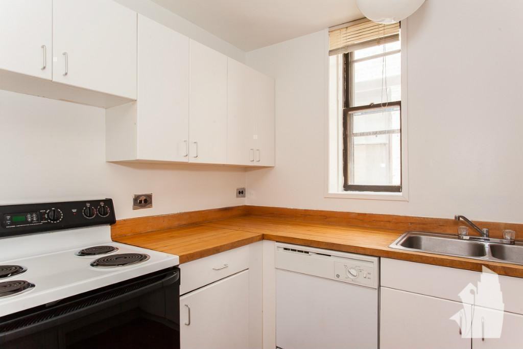 2900 N Broadway St - Photo 6 of 10