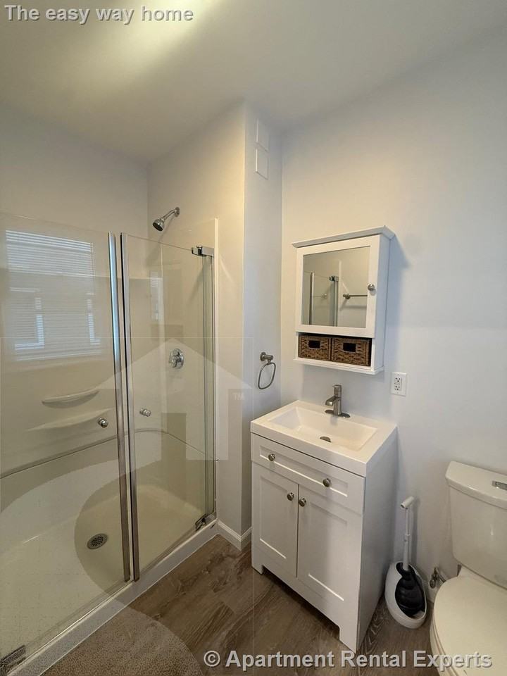 37 Oak St #2R - Photo 7 of 8