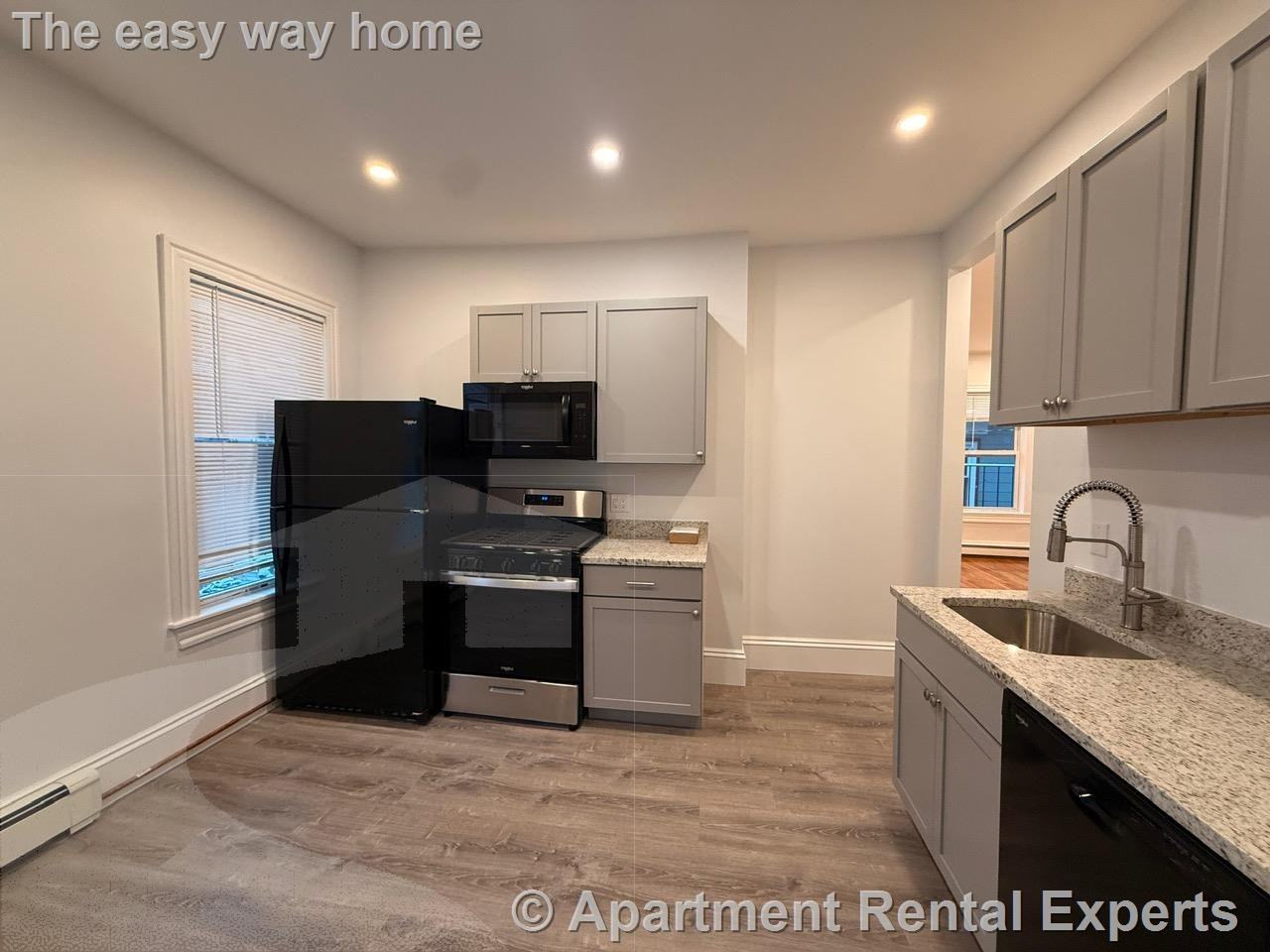 37 Oak St #2R - Photo 2 of 8