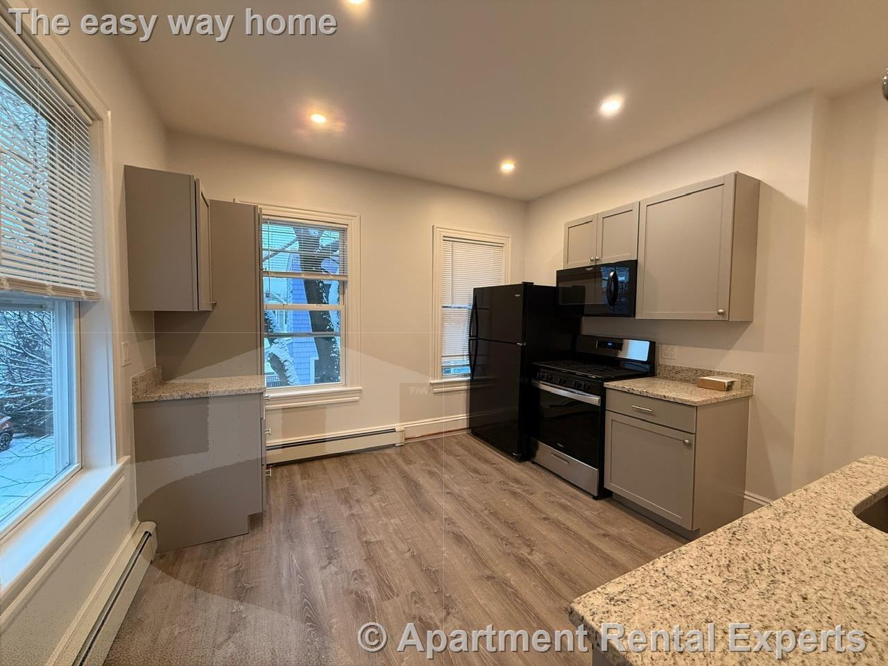 37 Oak St #2R - Photo 3 of 8