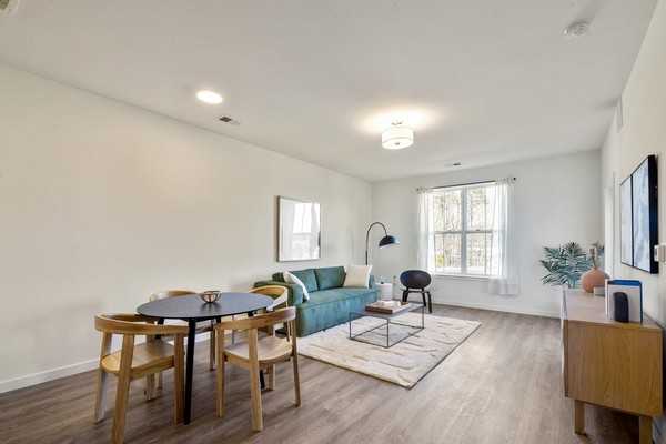 Summerhill Gardens Apartments - Photo 4 of 44