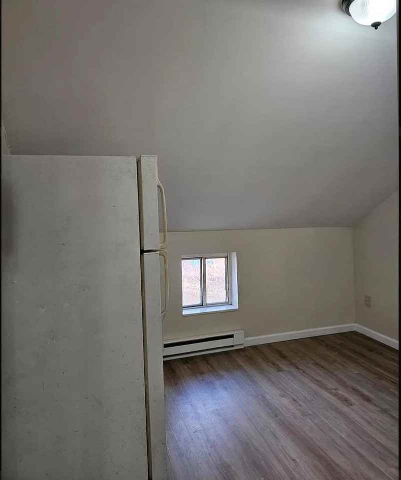 37 Main St #6 - Photo 4 of 6