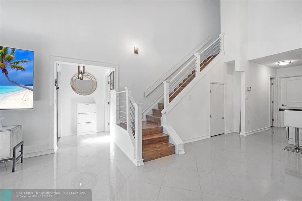 1567 Amanda St - Photo 5 of 50