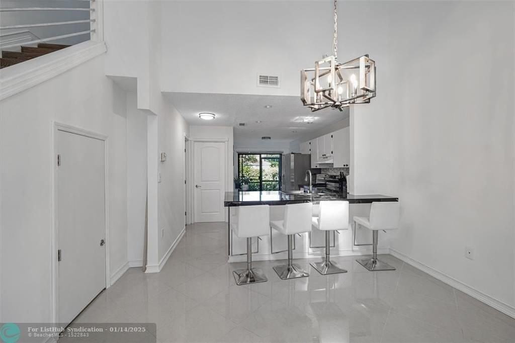 1567 Amanda St - Photo 6 of 50