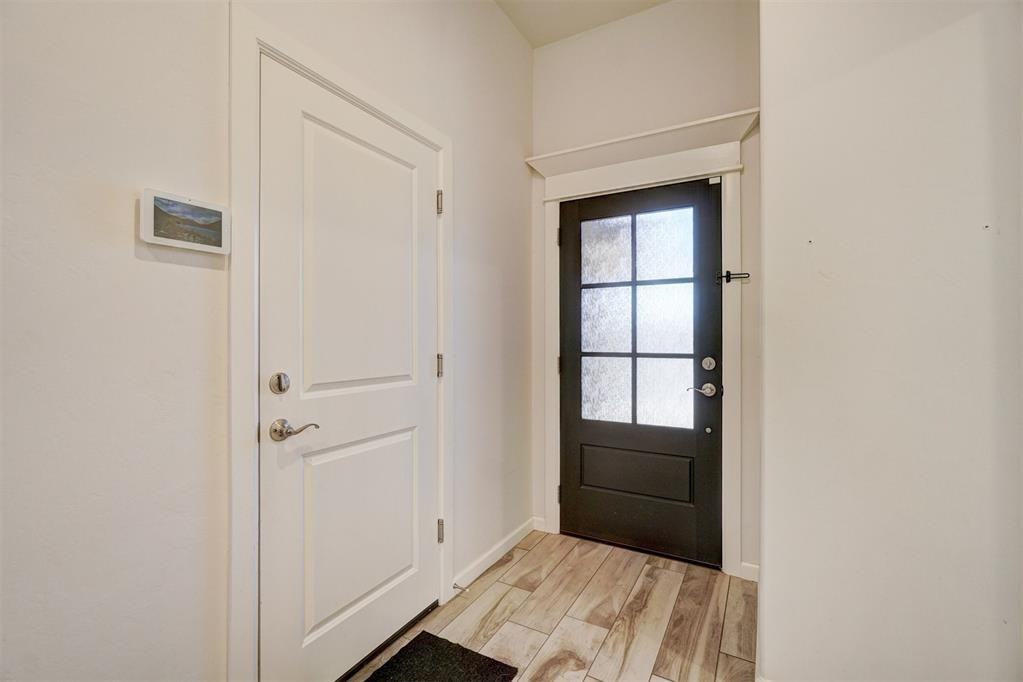 5241 Whitegold Ave - Photo 3 of 28