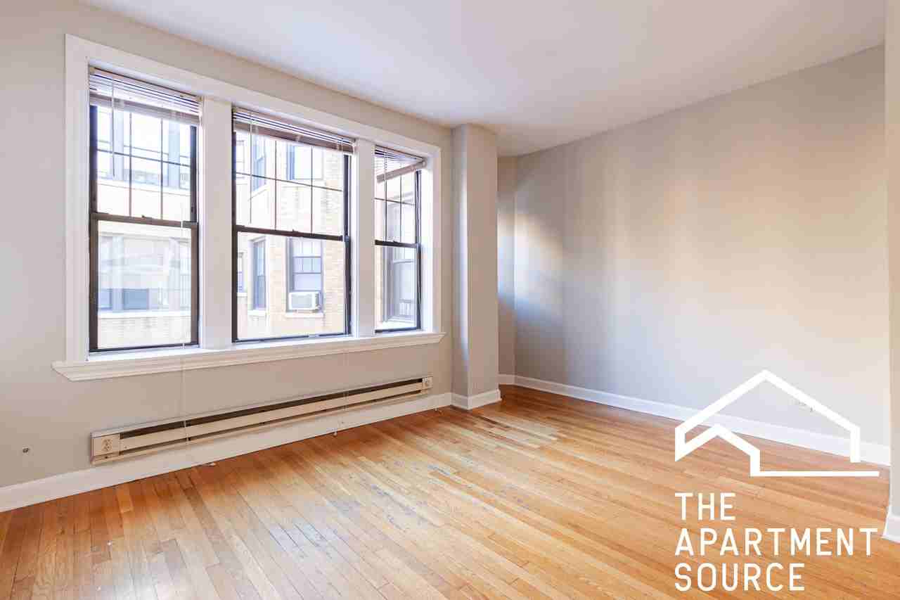 W Barry Ave #A1 - Photo 4 of 6