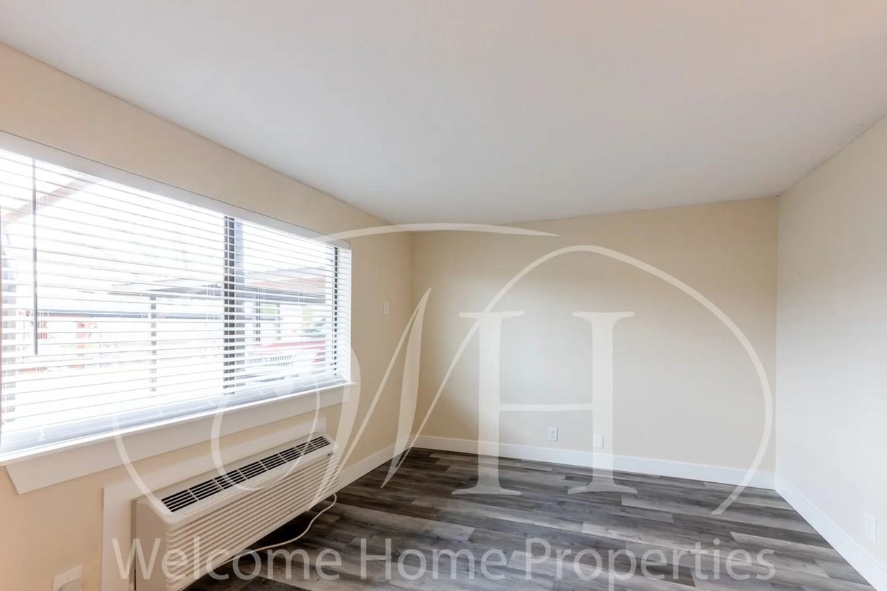 1200 Se Broadway Ave Apt A - Photo 3 of 14