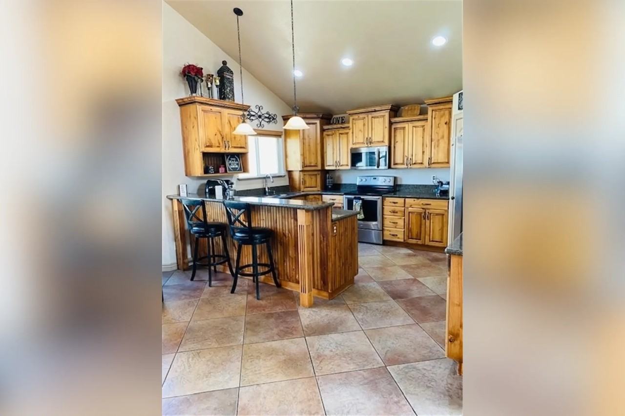 2410 E View Dr - Photo 3 of 27