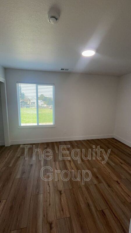 1443 N Burke St - Photo 2 of 23