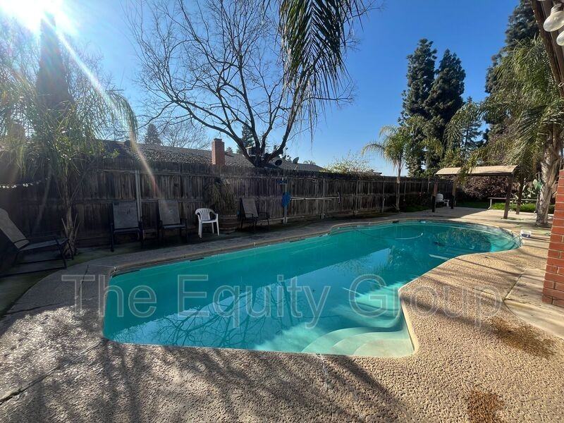 1339 W Seeger Ct - Photo 3 of 7