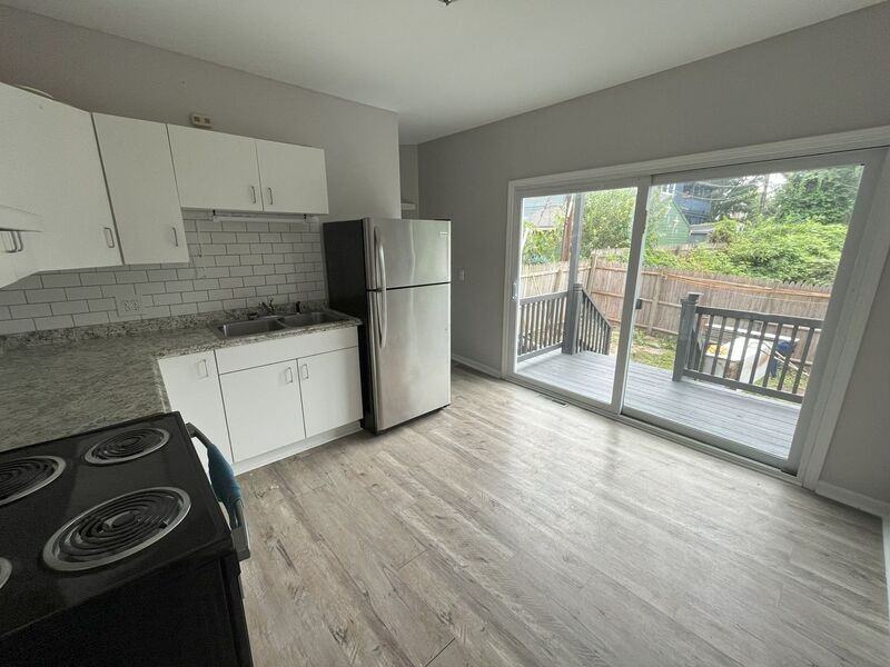146 Alexander St - Photo 2 of 7