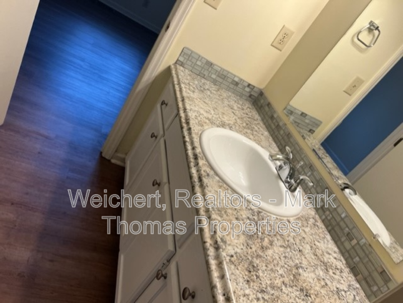 215 North Durham Street - Photo 5 of 7