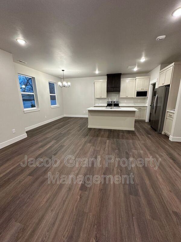 826 E Sunnyside Rd #4 - Photo 4 of 27