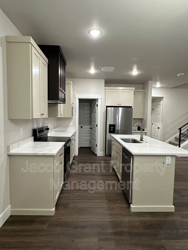 826 E Sunnyside Rd #4 - Photo 5 of 27