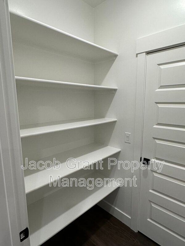 826 E Sunnyside Rd #4 - Photo 6 of 27