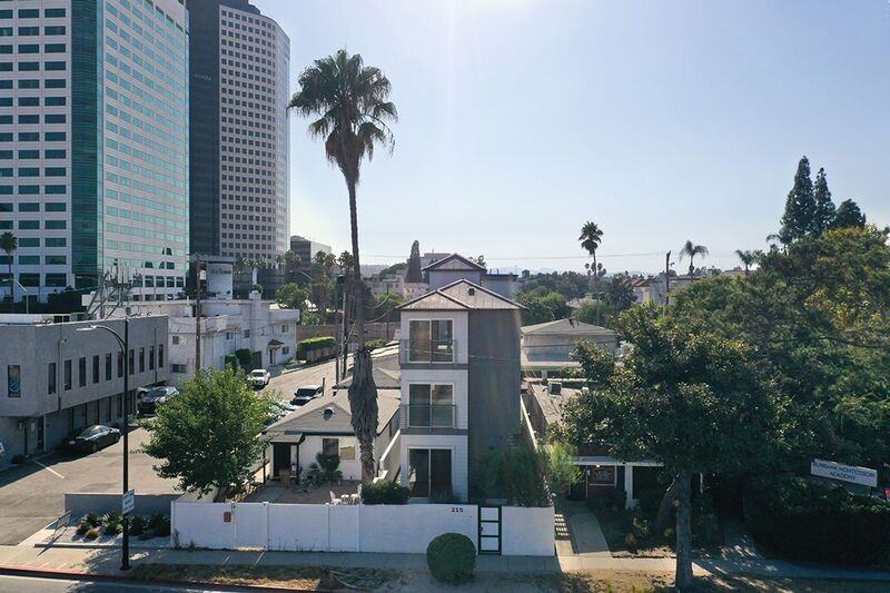 215 N Hollywood Way - Photo 2 of 37