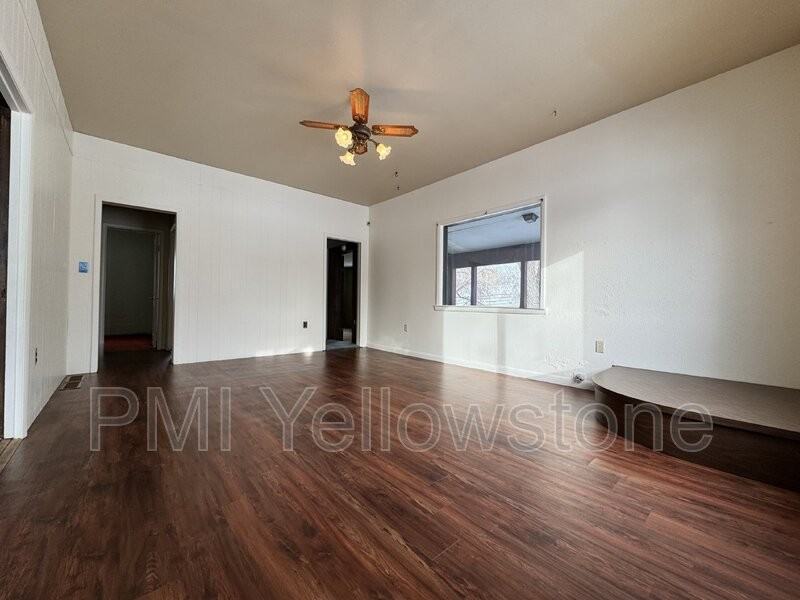 2643 Horseshoe Ln - Photo 2 of 14