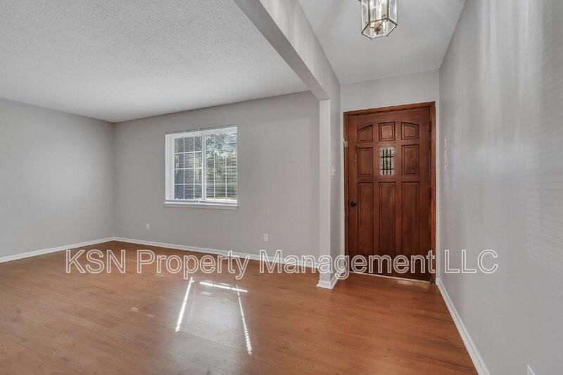 106 Holly Ave - Photo 6 of 37