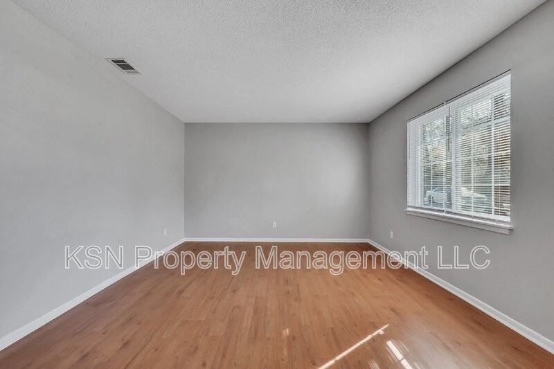 106 Holly Ave - Photo 7 of 37