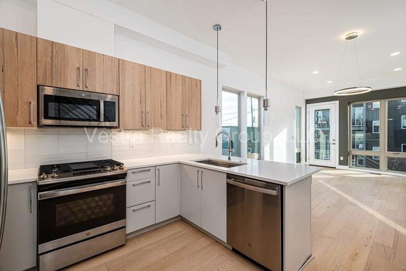 1306 Osceola St - Photo 2 of 20