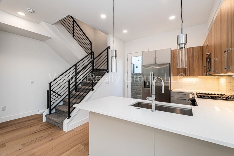 1306 Osceola St - Photo 4 of 20