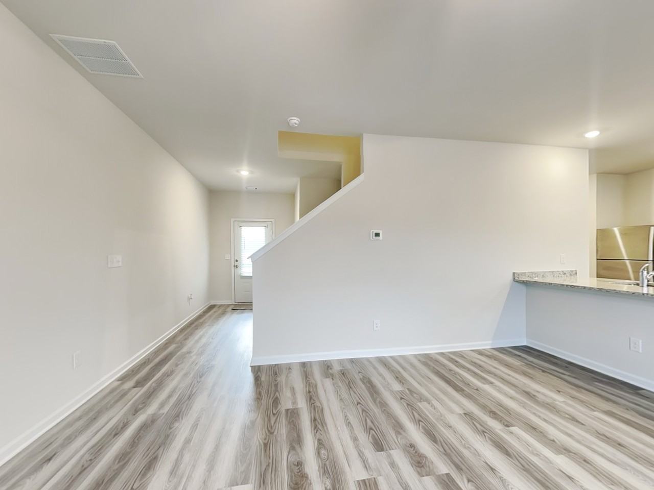 142 Avondale Blvd - Photo 3 of 19