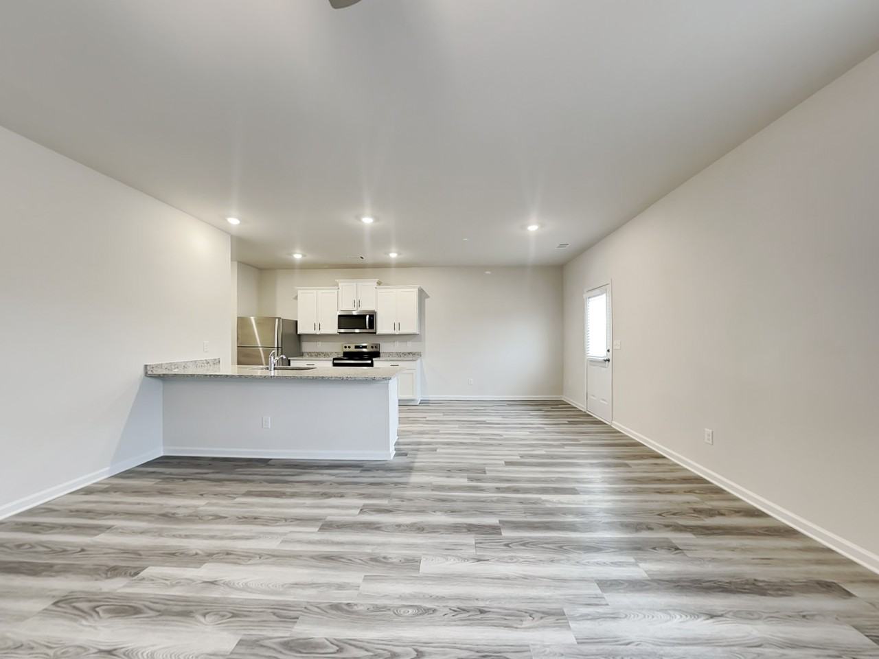 142 Avondale Blvd - Photo 4 of 19