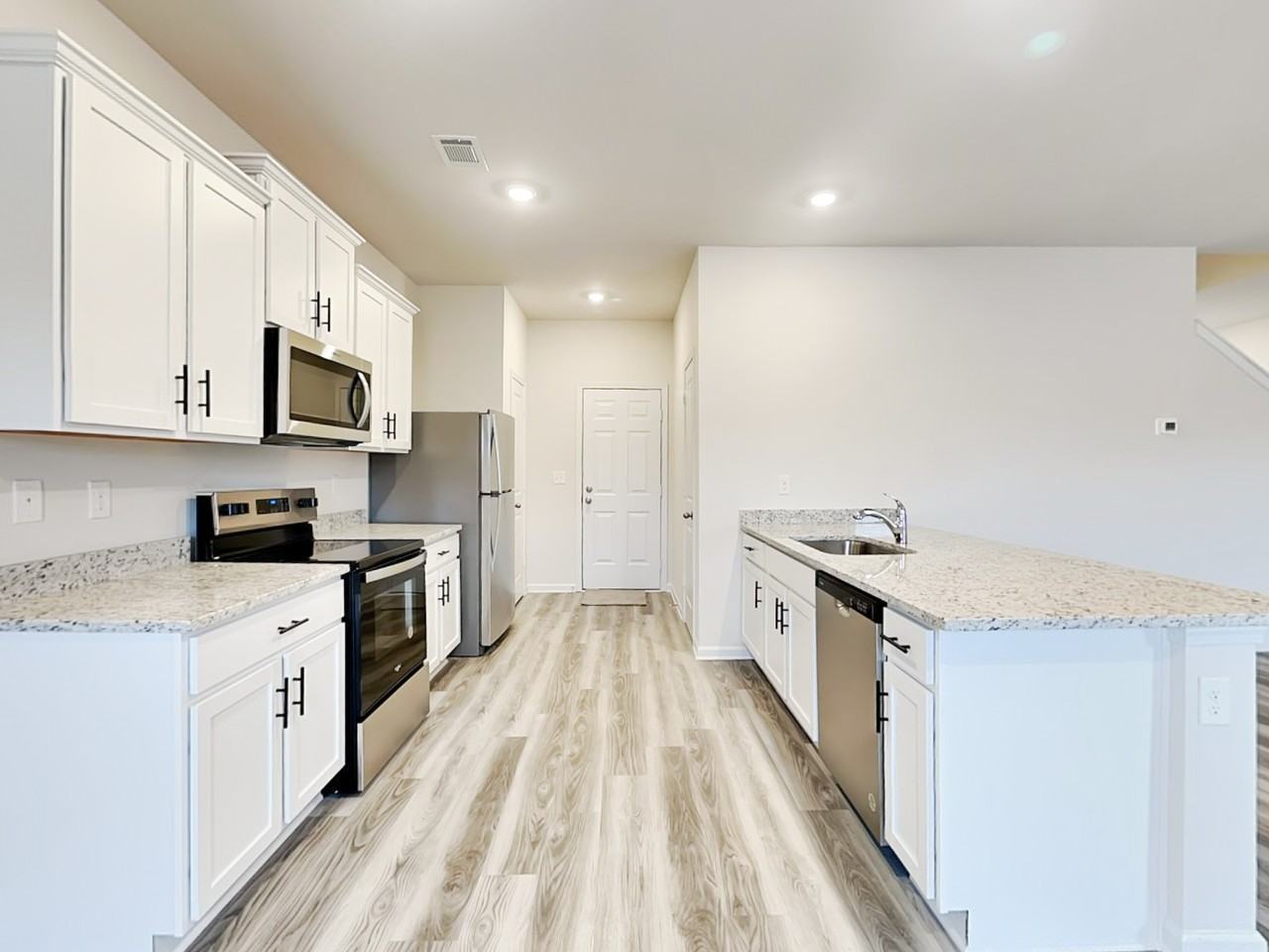 127 Avondale Blvd - Photo 3 of 16