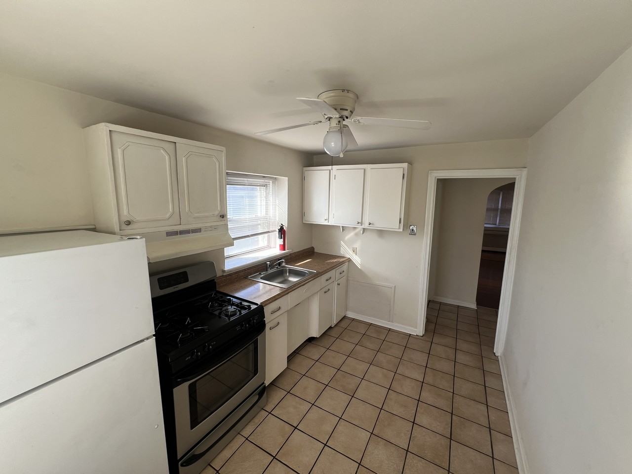 60 Sayers Ave - Photo 2 of 10