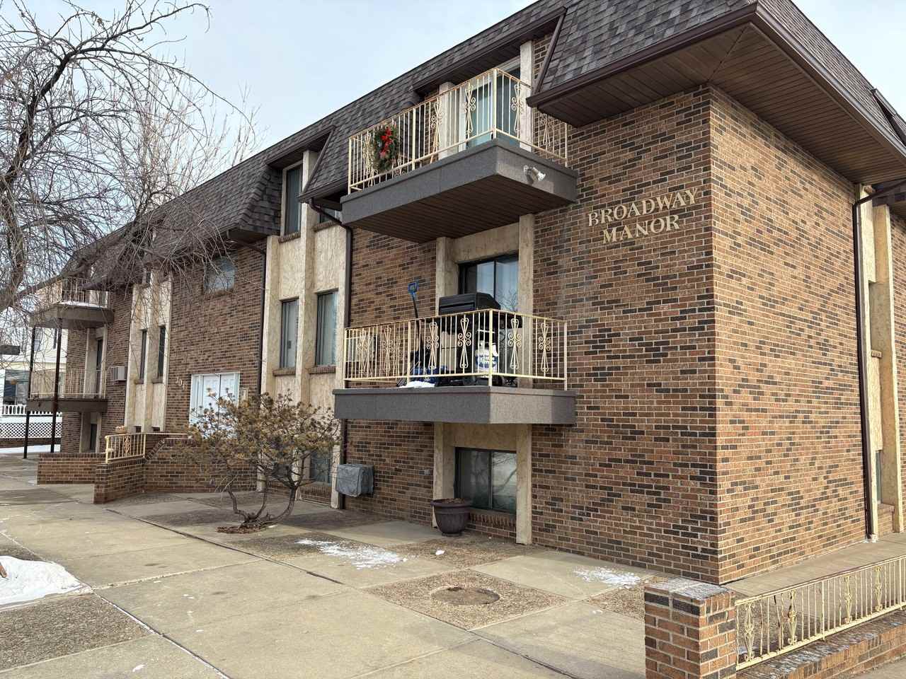 304 4th Ave E #12