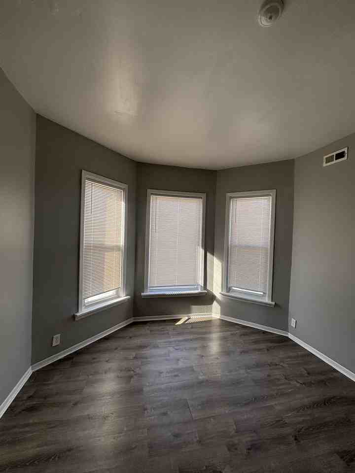 7249 S Ridgeland Ave - Photo 2 of 7