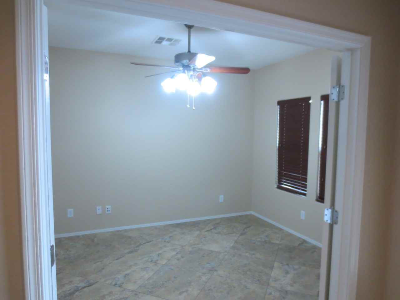 1912 W Black Hill Rd - Photo 3 of 34