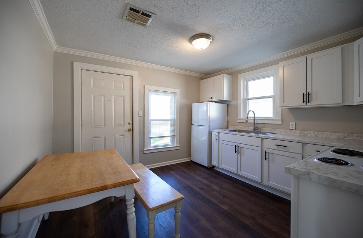 3106 Warren Ave - Photo 3 of 7