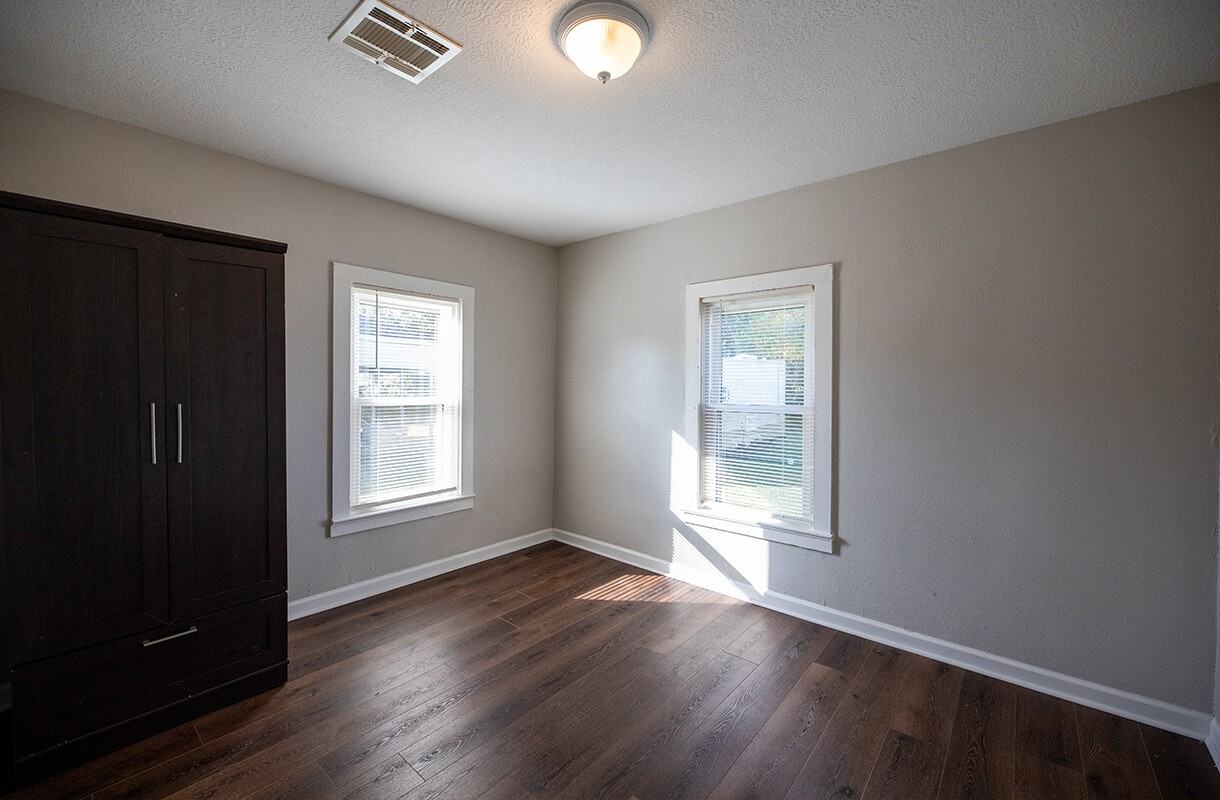 3106 Warren Ave - Photo 4 of 7