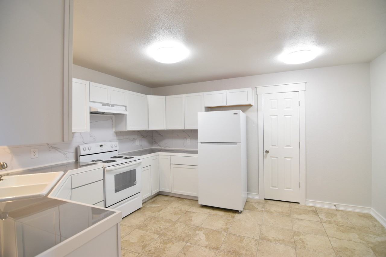 2307 Traverse Dr - Photo 4 of 21