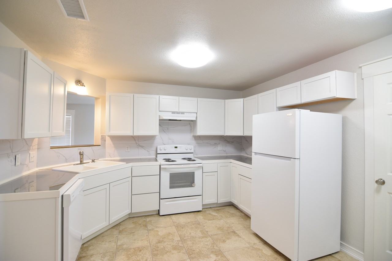 2307 Traverse Dr - Photo 5 of 21