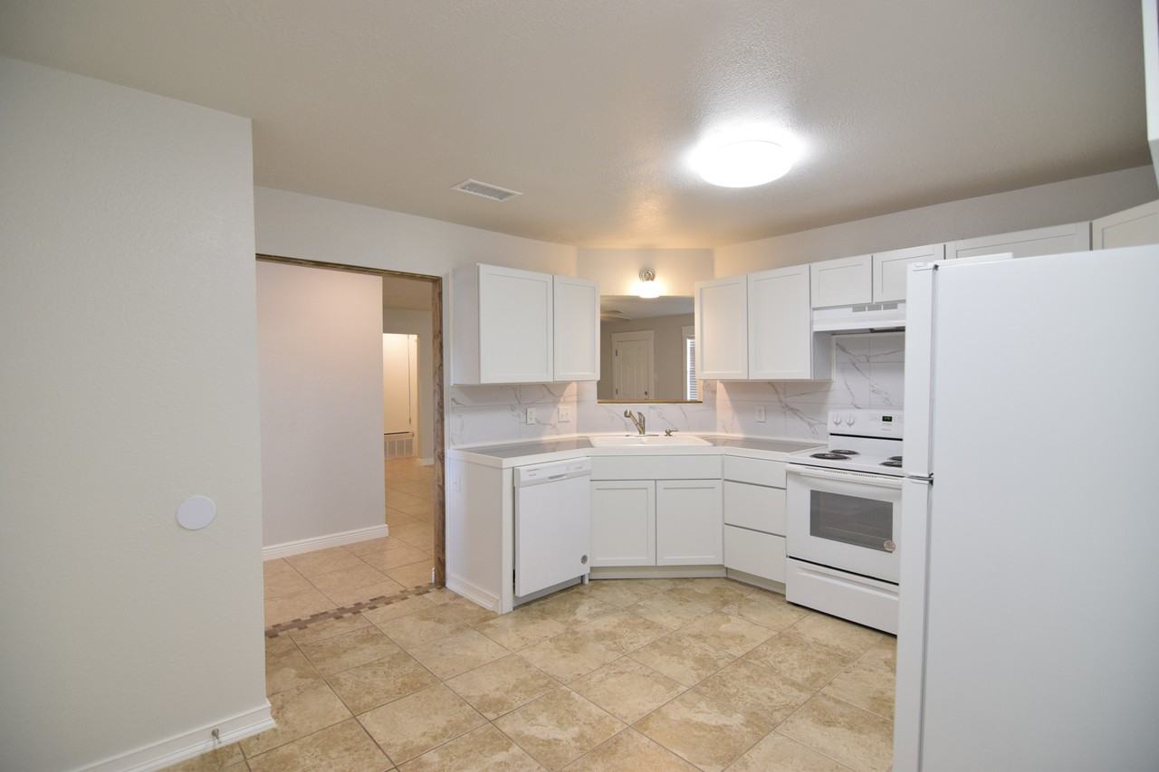 2307 Traverse Dr - Photo 6 of 21