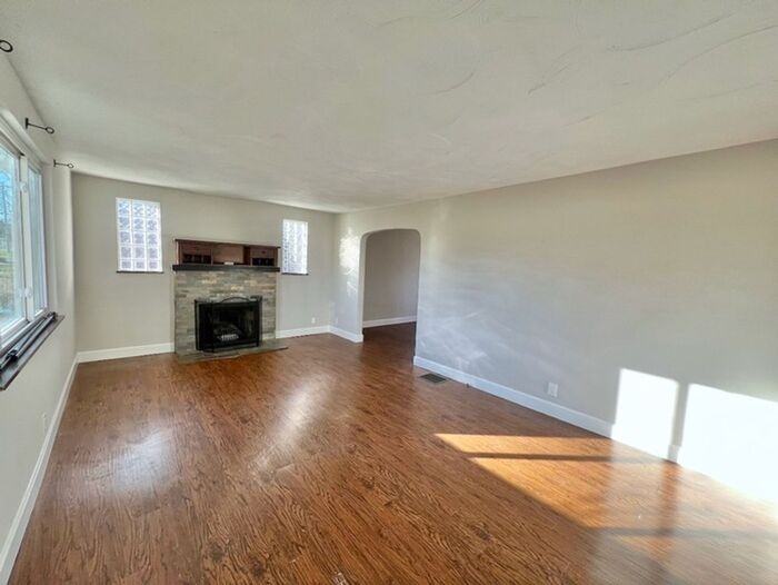 838 W Galbraith Rd - Photo 2 of 16