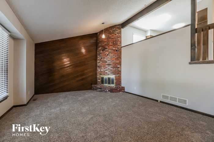 8236 Nw Waukomis Dr - Photo 3 of 15