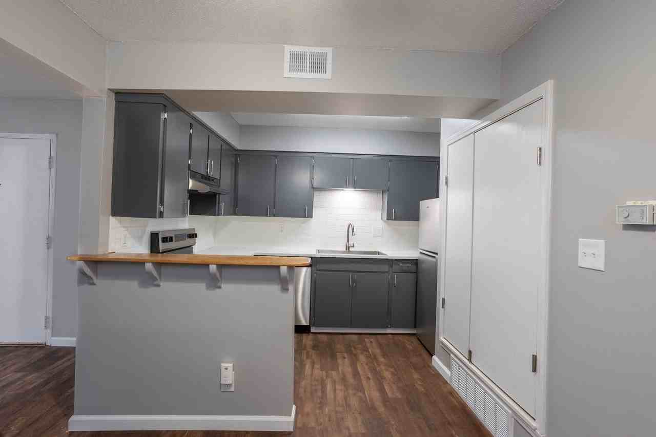 Wornall Place Apartments & Townhomes - Photo 2 of 50