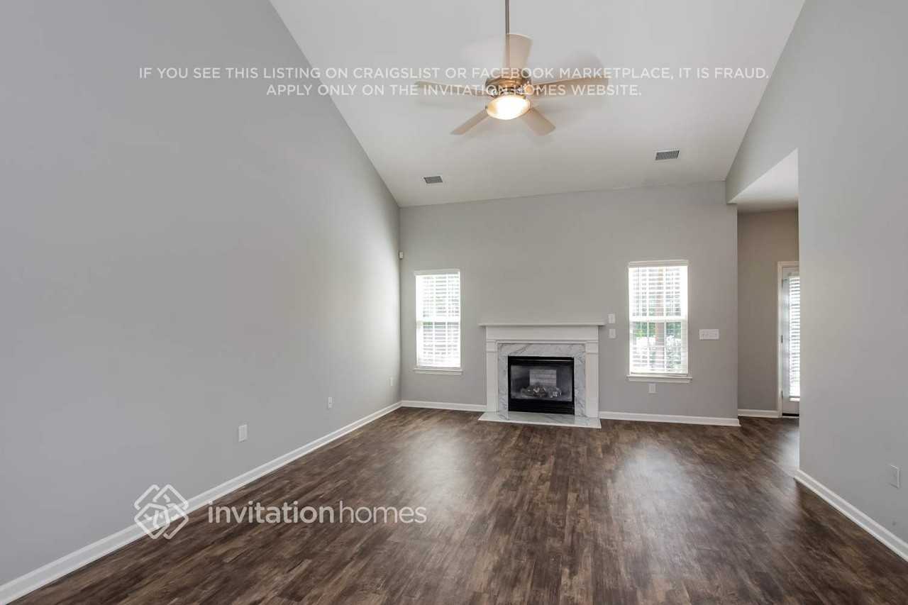 417 Glencrest Dr - Photo 2 of 21