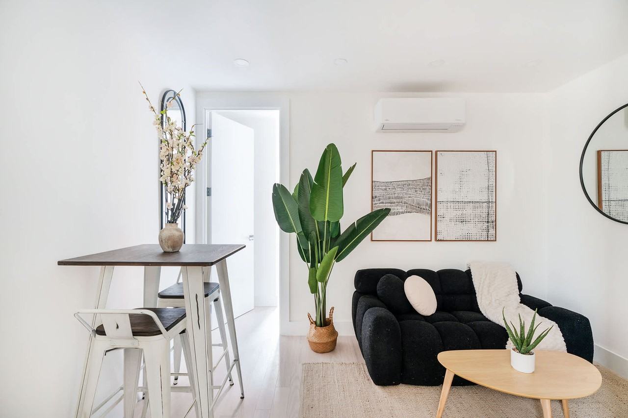 515 West 48th Street - Photo 2 of 49